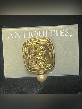 Gold-tone Relief Pin with Pearl Drop